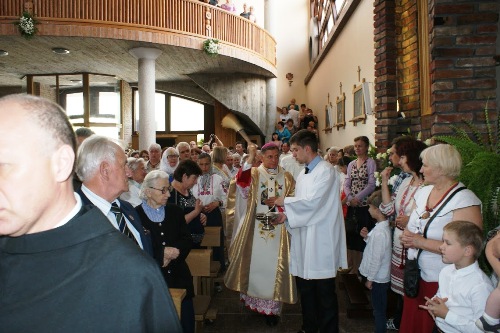 Архієпископ Мечислав Мокшицький здійснив чин посвячення нового храму у Львові.(ФОТО)